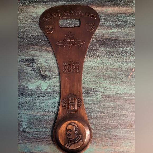 Vintage 1975 Rome Oversized Beer Opener - Picture 2 of 2